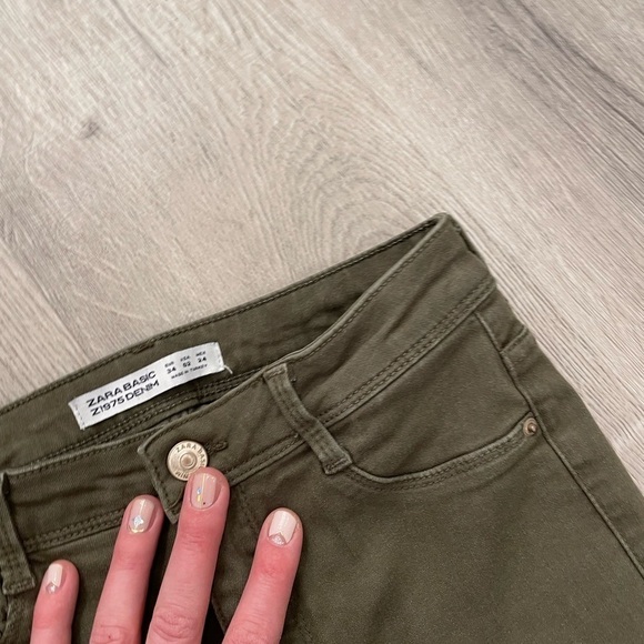 Zara Basic Olive Green Color Jeans - Picture 2 of 5